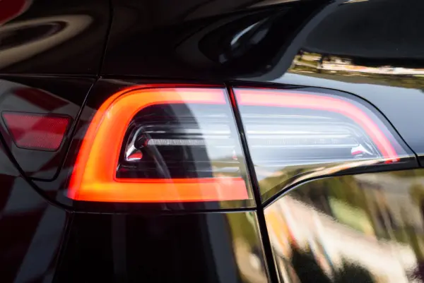 Tesla Model Y Long Range Dual Motor AWD 15