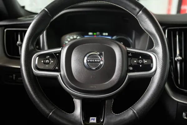 Volvo XC 60 2.0 T8 PHEV R-Design AWD 31