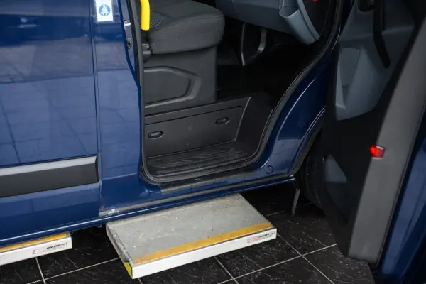 Ford Transit Custom Adaptada p/ 3 cadeiras de rodas 21