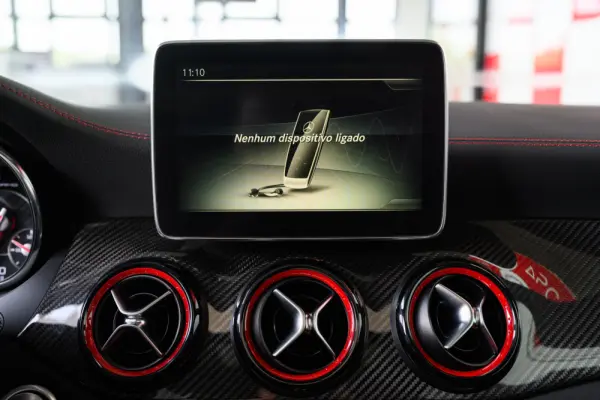Mercedes-Benz GLA 45 AMG 4-Matic 41
