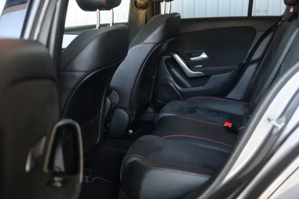 Mercedes-Benz A 180 Limousine d AMG Line Aut. 31