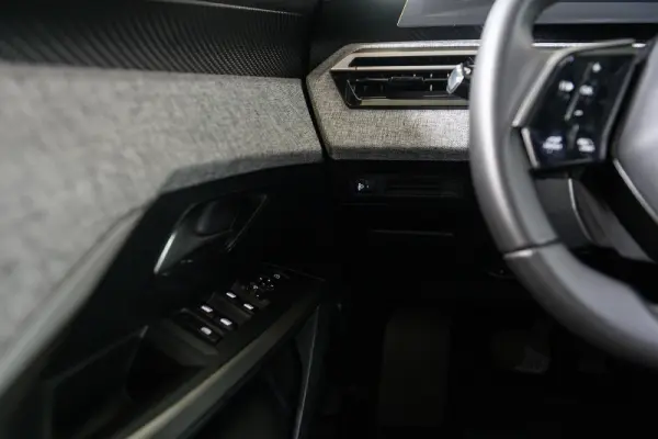 Peugeot 3008 1.2 Hybrid Allure e-DCS6 38
