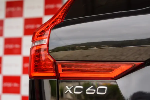 Volvo XC 60 2.0 T8 PHEV R-Design AWD 15