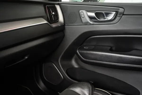 Volvo XC 60 2.0 T8 PHEV R-Design AWD 33