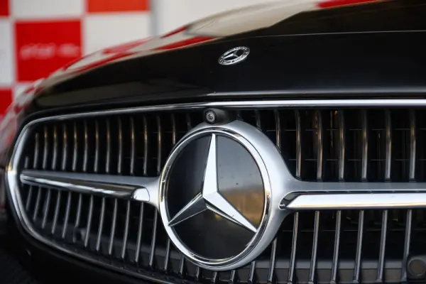 Mercedes-Benz C 300 e AMG Line 12