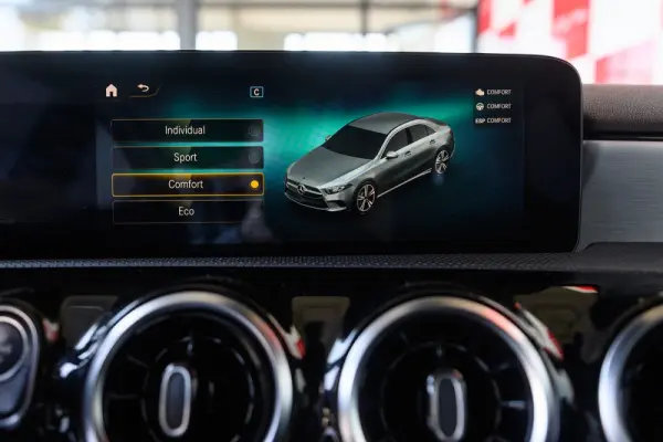 Mercedes-Benz A 180 Limousine d AMG Line Aut. 59