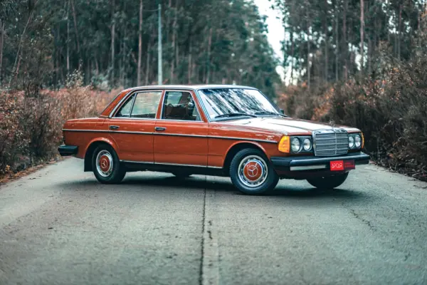 Mercedes-Benz 240 D US-Spec 3