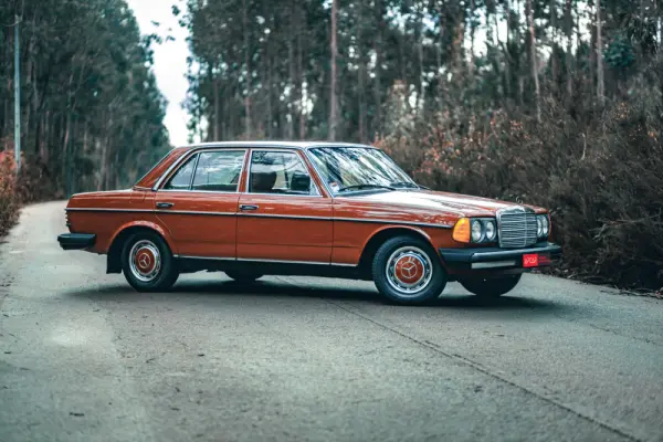 Mercedes-Benz 240 D US-Spec 2