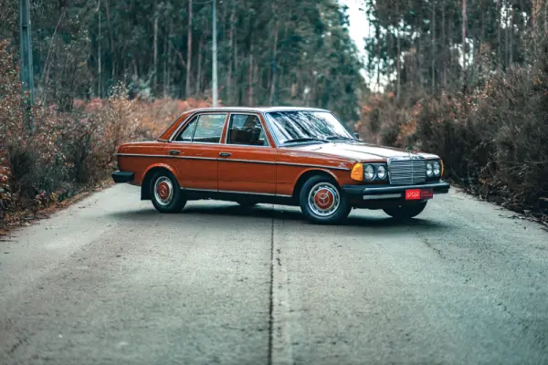 Mercedes-Benz 240 D US-Spec 4