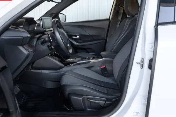 Peugeot 2008 1.2 PureTech Allure EAT8 28