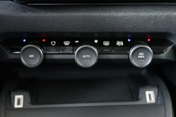 Citroen e-C4 50 kWh Autonomia Conforto Plus 33