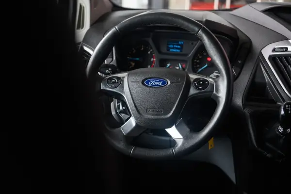 Ford Transit Custom Adaptada p/ 3 cadeiras de rodas 44