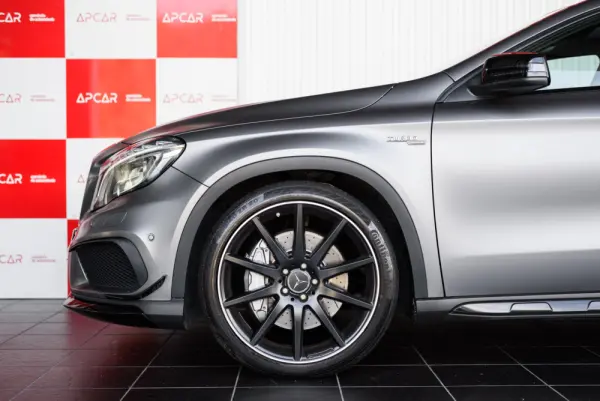 Mercedes-Benz GLA 45 AMG 4-Matic 9