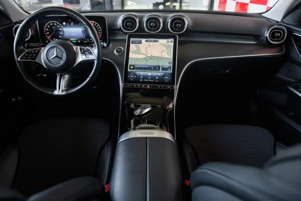 Mercedes-Benz C 300 e AMG Line 84