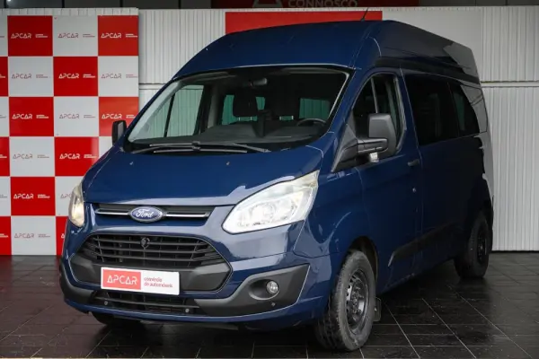 Ford Transit Custom Adaptada p/ 3 cadeiras de rodas 7