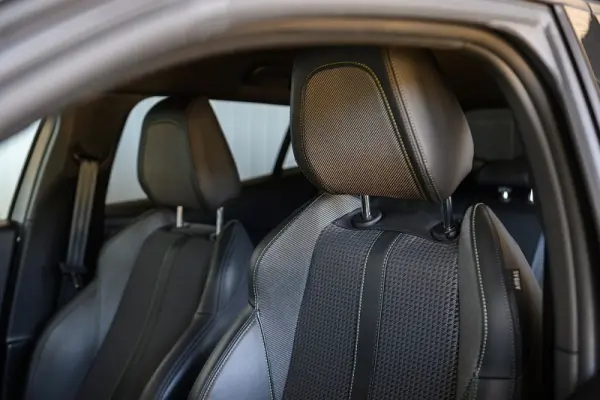 Peugeot e-2008 50 kWh GT Pack 28