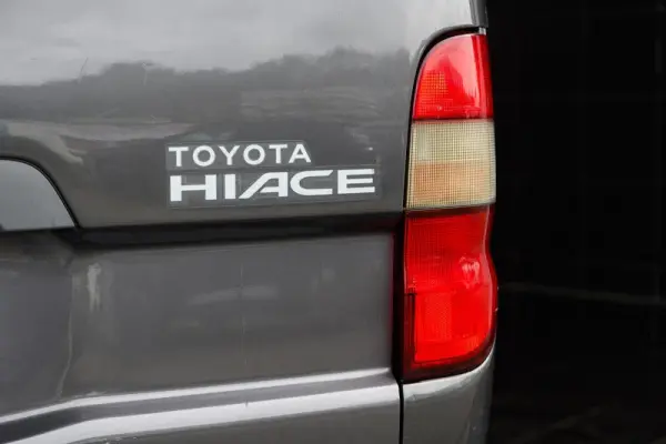 Toyota HiAce 2.4 D LXH12LG 13