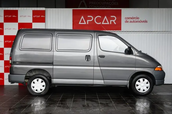 Toyota HiAce 2.4 D LXH12LG 2