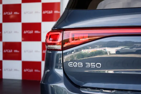 Mercedes-Benz EQB 350 4Matic AMG Line 17