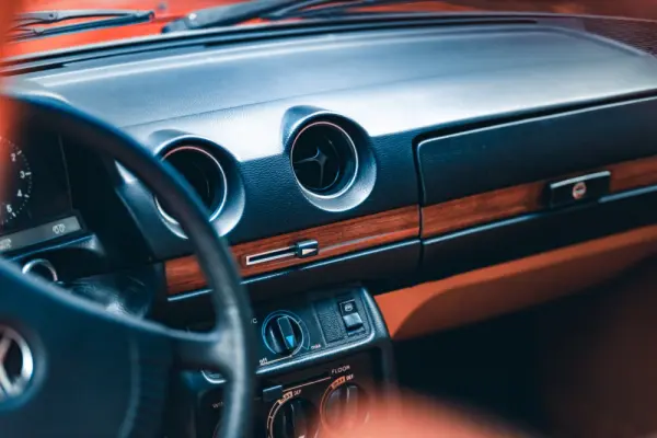 Mercedes-Benz 240 D US-Spec 35
