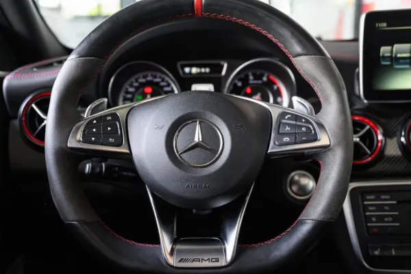 Mercedes-Benz GLA 45 AMG 4-Matic 33