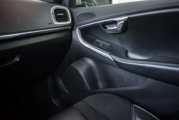 Volvo V40 1.5 T3 Sport Edition R Geartronic 33