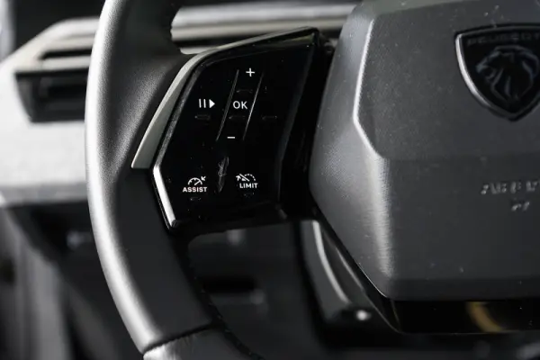 Peugeot 3008 1.2 Hybrid Allure e-DCS6 37