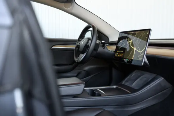 Tesla Model 3 Standard Range Plus RWD 42