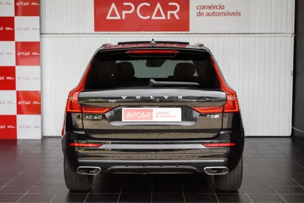 Volvo XC 60 2.0 T8 PHEV R-Design AWD 6