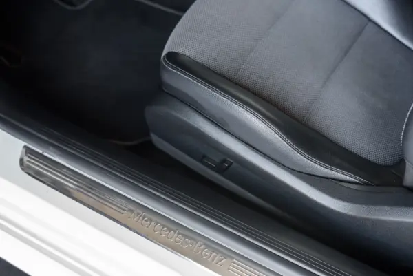 Mercedes-Benz E 220 d 9G-TRONIC Avantgarde 24
