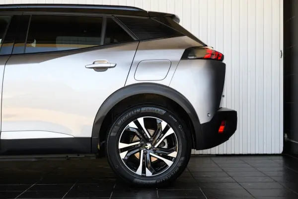 Peugeot e-2008 50 kWh GT Pack 16