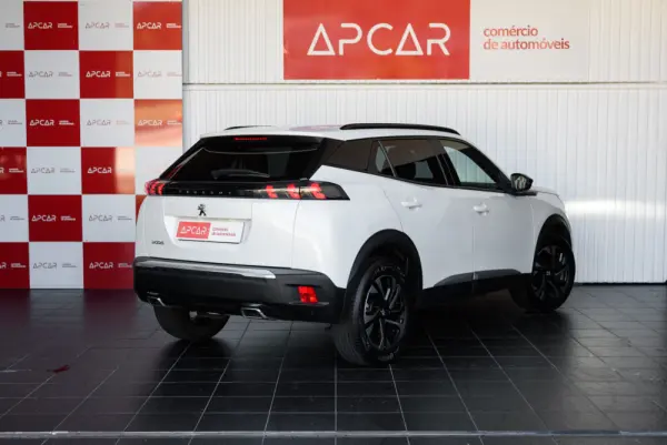 Peugeot 2008 1.2 PureTech Allure EAT8 5