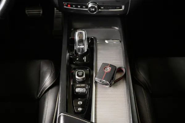 Volvo XC 60 2.0 T8 PHEV R-Design AWD 46