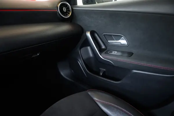 Mercedes-Benz A 180 d AMG Line Aut. 61