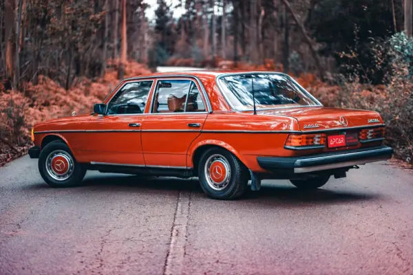Mercedes-Benz 240 D US-Spec 9