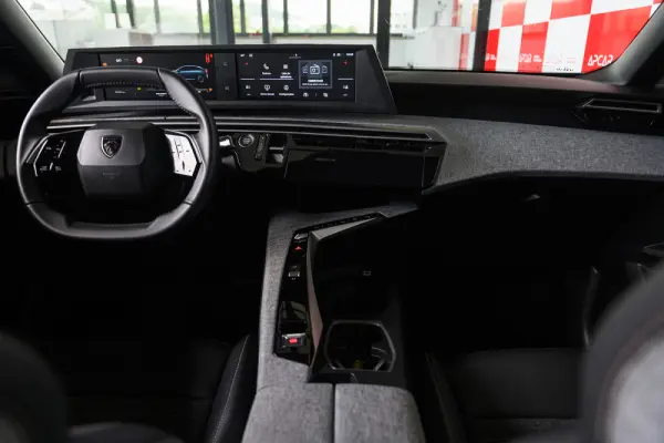 Peugeot 3008 1.2 Hybrid Allure e-DCS6 22