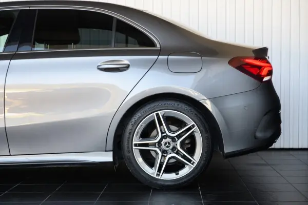 Mercedes-Benz A 180 Limousine d AMG Line Aut. 17