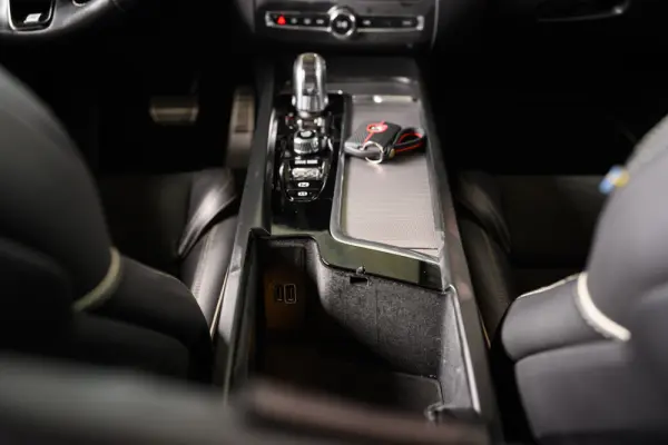 Volvo XC 60 2.0 T8 PHEV R-Design AWD 42