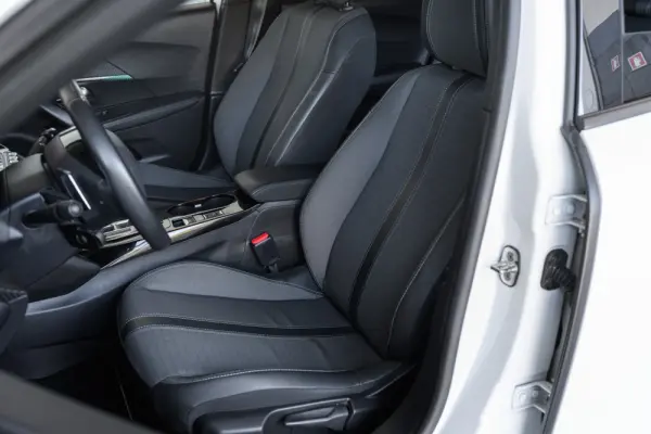 Peugeot 2008 1.2 PureTech Allure EAT8 29