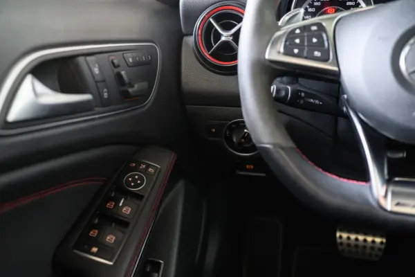 Mercedes-Benz GLA 45 AMG 4-Matic 34