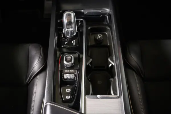 Volvo XC 60 2.0 T8 PHEV R-Design AWD 41