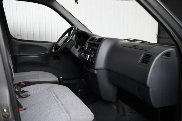 Toyota HiAce 2.4 D LXH12LG 17