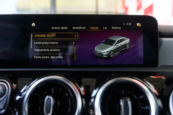 Mercedes-Benz A 180 Limousine d AMG Line Aut. 54