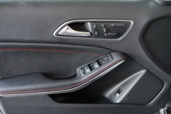 Mercedes-Benz GLA 45 AMG 4-Matic 26