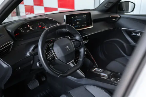 Peugeot 2008 1.2 PureTech Allure EAT8 24