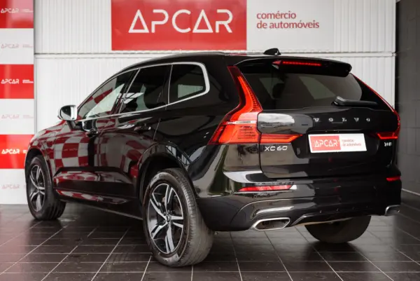 Volvo XC 60 2.0 T8 PHEV R-Design AWD 19