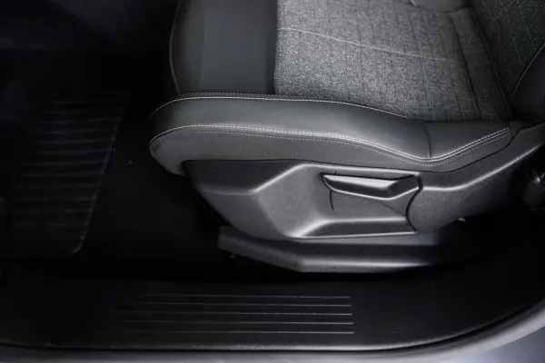 Peugeot 3008 1.2 Hybrid Allure e-DCS6 48