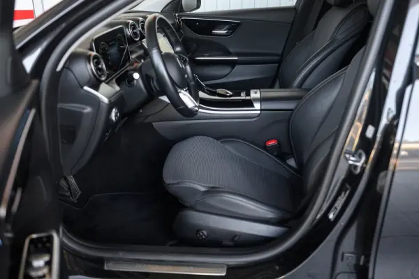 Mercedes-Benz C 300 e AMG Line 33