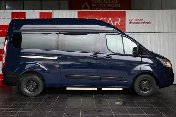 Ford Transit Custom Adaptada p/ 3 cadeiras de rodas 2