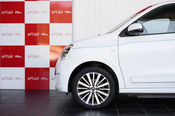 Renault Twingo E-Tech Techno 80 Urban Range 9